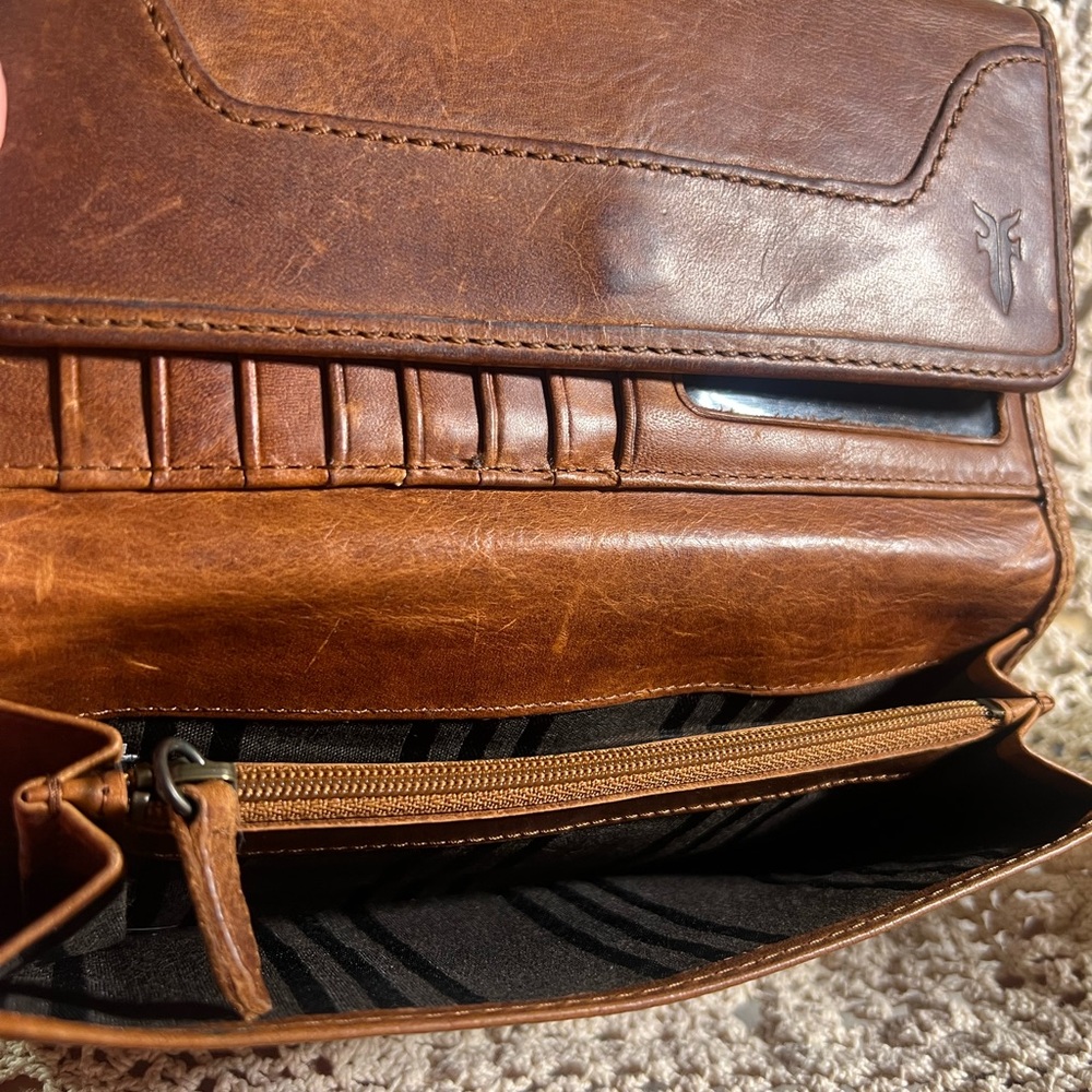 FRYE Rich Brown Leather Wallet - Picture 3 of 4